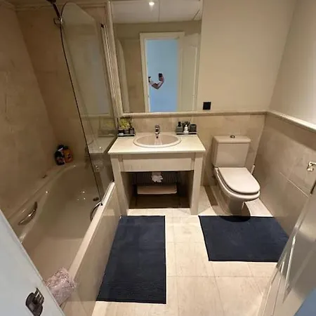 Апартаменти Stunning 3 Bedroom Holiday With A Pool Естепона