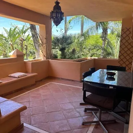Stunning 3 Bedroom Holiday With A Pool Апартаменти *