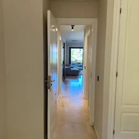 Апартаменти Stunning 3 Bedroom Holiday With A Pool *