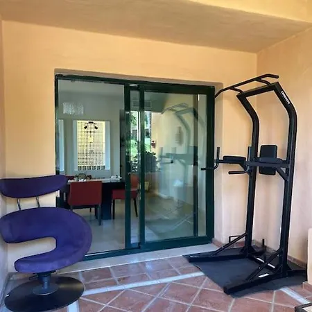 Stunning 3 Bedroom Holiday With A Pool Апартаменти
