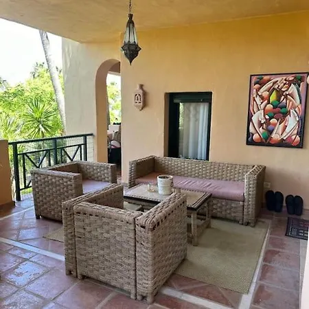 Апартаменти Stunning 3 Bedroom Holiday With A Pool Естепона