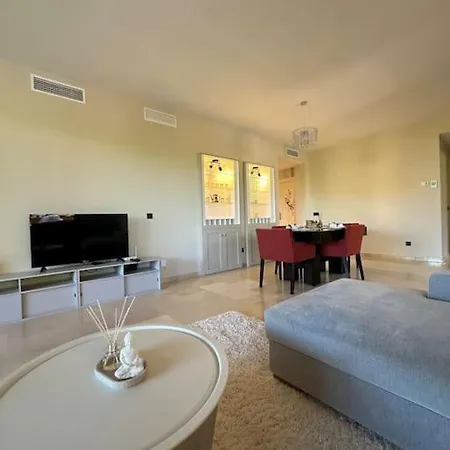Lägenhet Stunning 3 Bedroom Holiday With A Pool Estepona