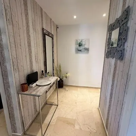 Stunning 3 Bedroom Holiday With A Pool Lägenhet *