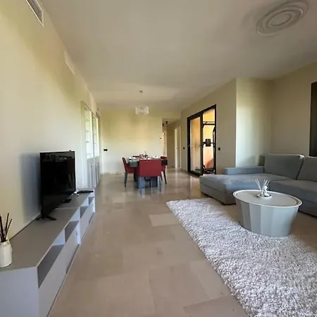 Stunning 3 Bedroom Holiday With A Pool *
